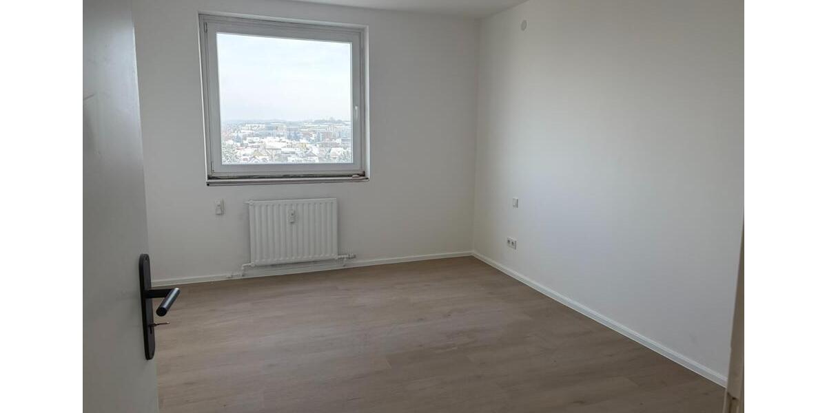 Erstbezug nach Sanierung: 4 Zi. Luxus-Wohnung im 11. OG Balkon 4 zimmer