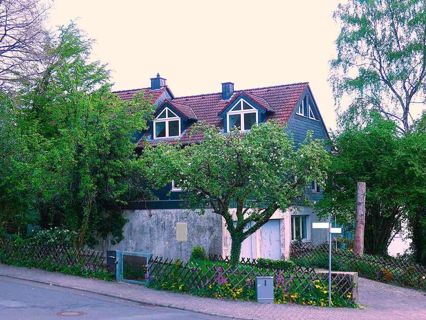 Haus zum Kaufen in Niedernhausen 880.000 € 326 m²