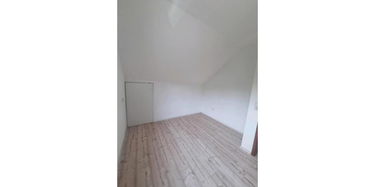 Dachgeschoßwohnung Erzhausen - 3 Zimmer, 68 m&sup2;, 930&euro; | Angebot:26413022