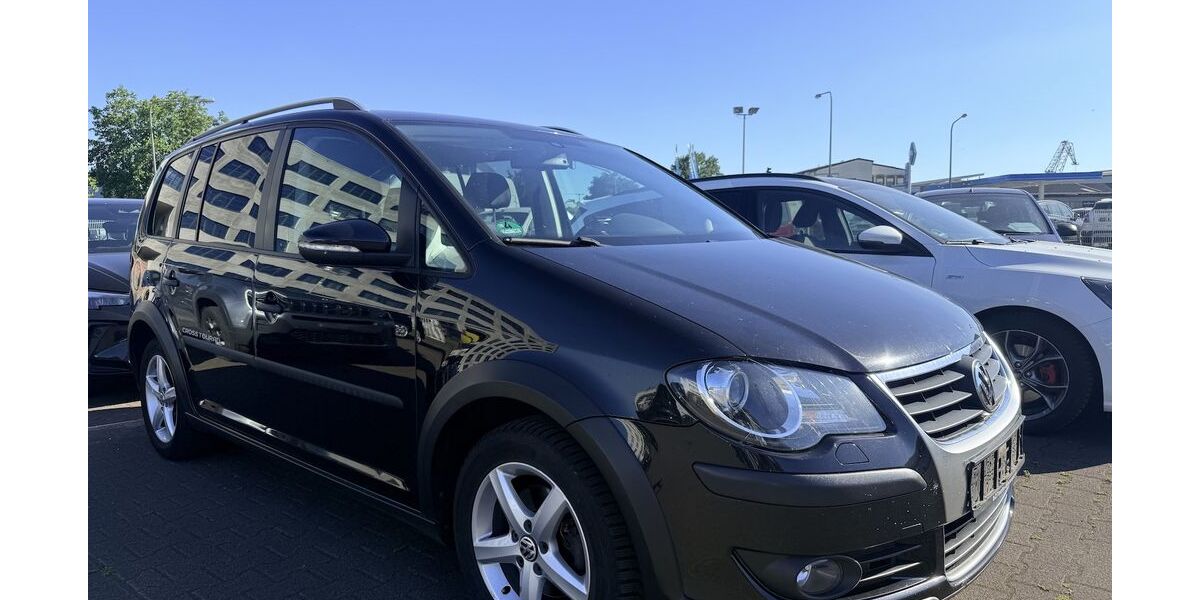 VW Touran 273.010 km 3.999 &euro; Frankfurt 60386