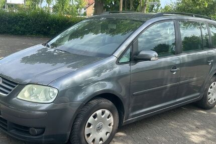 VW Touran 294.000 km 1.598 &euro; Rüsselsheim 65428