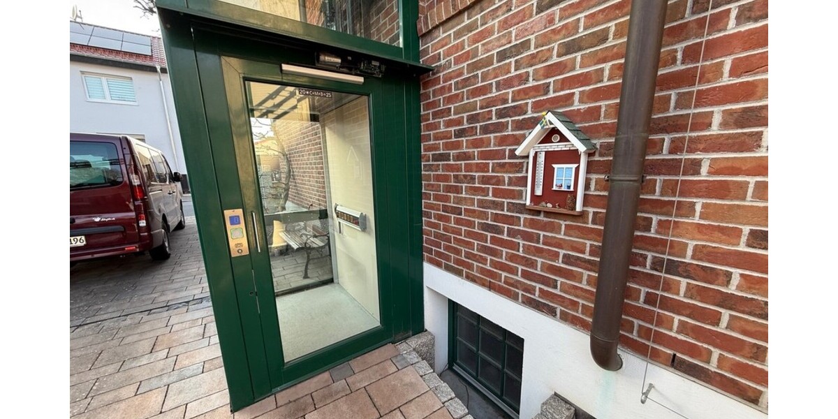 Flörsheim: Sie suchen das besondere Wohnflair? Ein toller Familienwohnsitz mit Aufzug - Doppelhaushälfte Flörsheim | Angebot:25568492