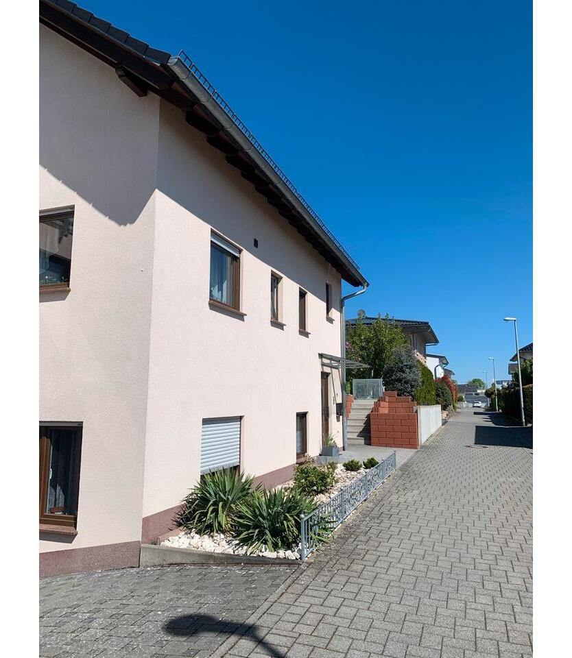 Zwei Familien haus zu verkaufen