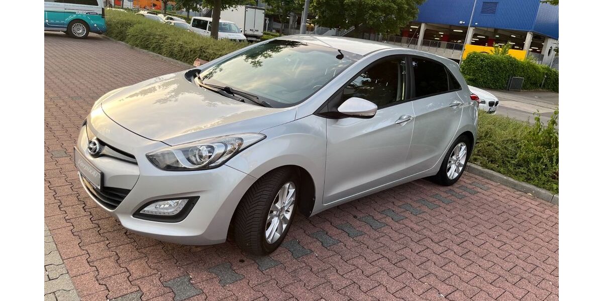 Hyundai i30 145.038 km 7.299 &euro; Frankfurt am Main 60528