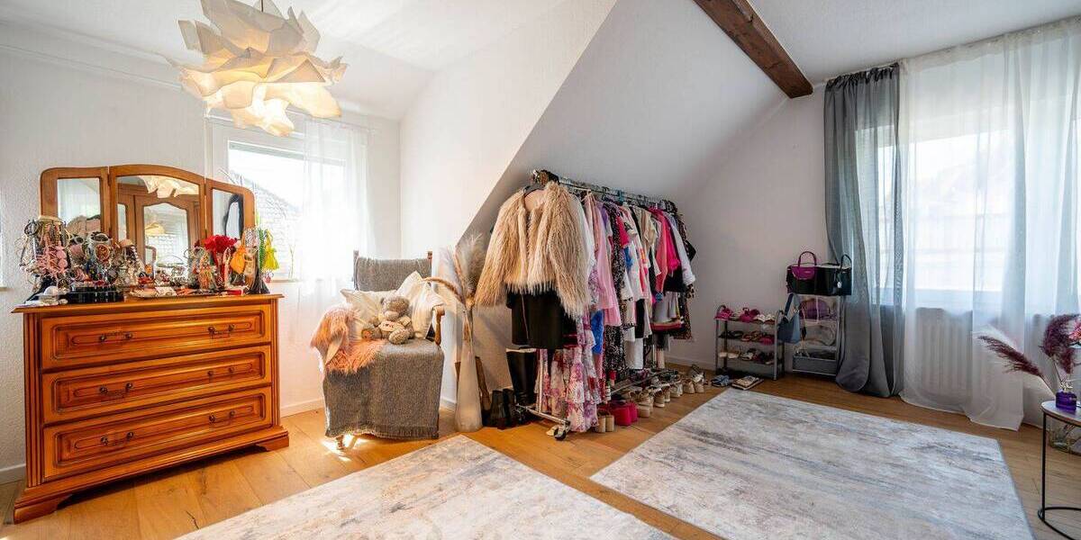 Einfamilienhaus Frankfurt am Main Nieder-Eschbach - 8 Zimmer, 291 m&sup2;, 1.285.000&euro; | Angebot:26685208