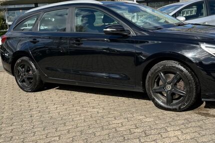 Hyundai i30 2.115.698 km 6.499 &euro; Hanau 63452