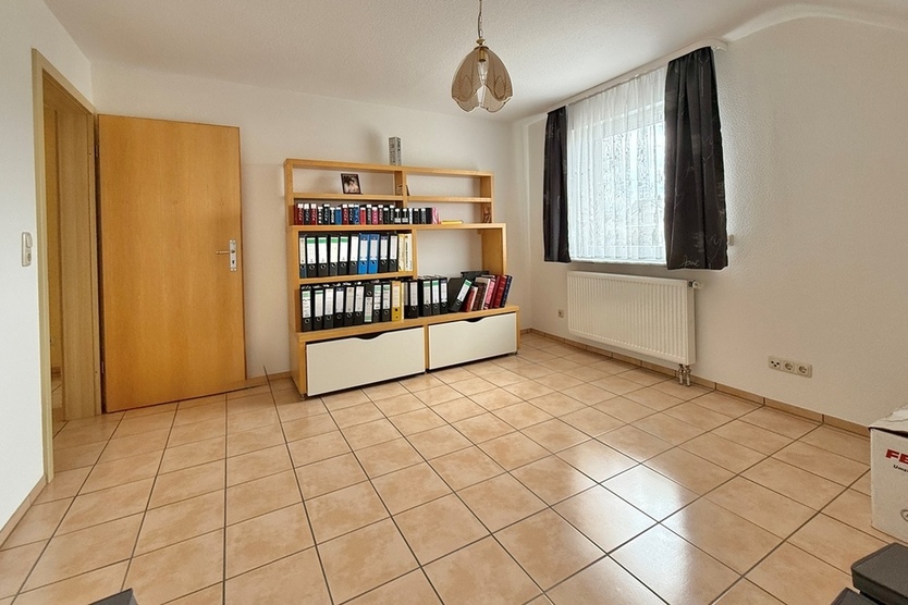 Ein- bis Zweifamilienhaus in Rodgau-Hainhausen – Zwei Wohneinheiten, gepflegter Garten & Nähe zur S-Bahn