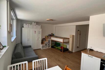 1-Zimmer-Wohnung in FfmGoldstein - für Hilfe im Haushalt zimmer