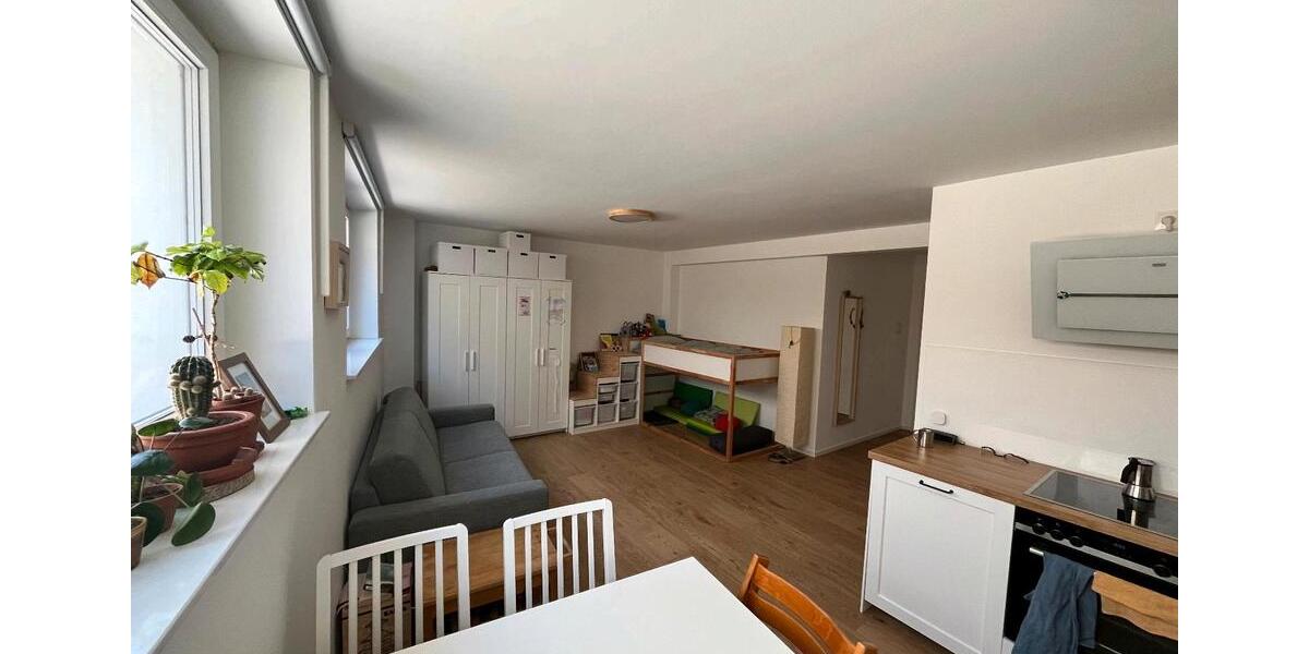 1-Zimmer-Wohnung in FfmGoldstein - für Hilfe im Haushalt zimmer