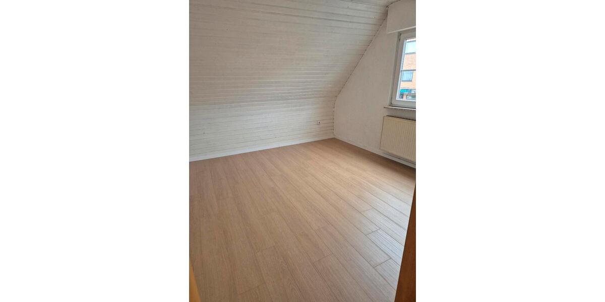 Etagenwohnung Langenselbold - 4 Zimmer, 140 m&sup2;, 1.260&euro; | Angebot:25323850