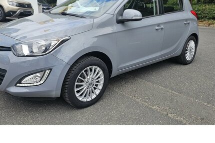 Hyundai i20 Trend + Klima+ Inspektion + TÜV + NEU + 146.531 km 5.945 &euro; Schwalbach/Taunus 65824