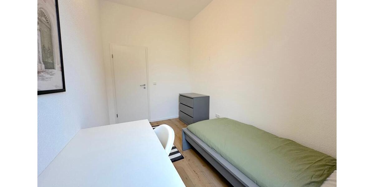 Neu renovierte WG-Zimmer – 2 Zimmer sofort verfügbar –in Frankfurt am Main 5 zimmer