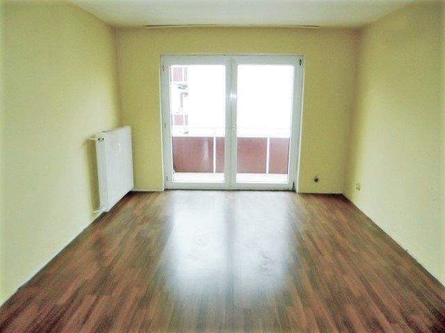 Schöne 2 Zimmer-Wohnung mit Balkon und KFZ - Stellplatz in guter, zentraler Wohnlage von Maintal - Dörnigheim. 2 zimmer