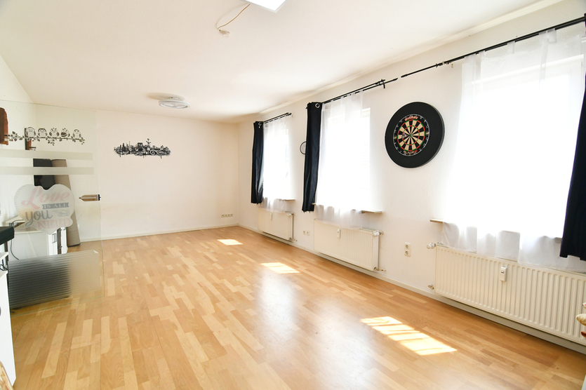 Moderne 4 Zi Maisonette mit 2 Schlafräumen mitten in Hornau
