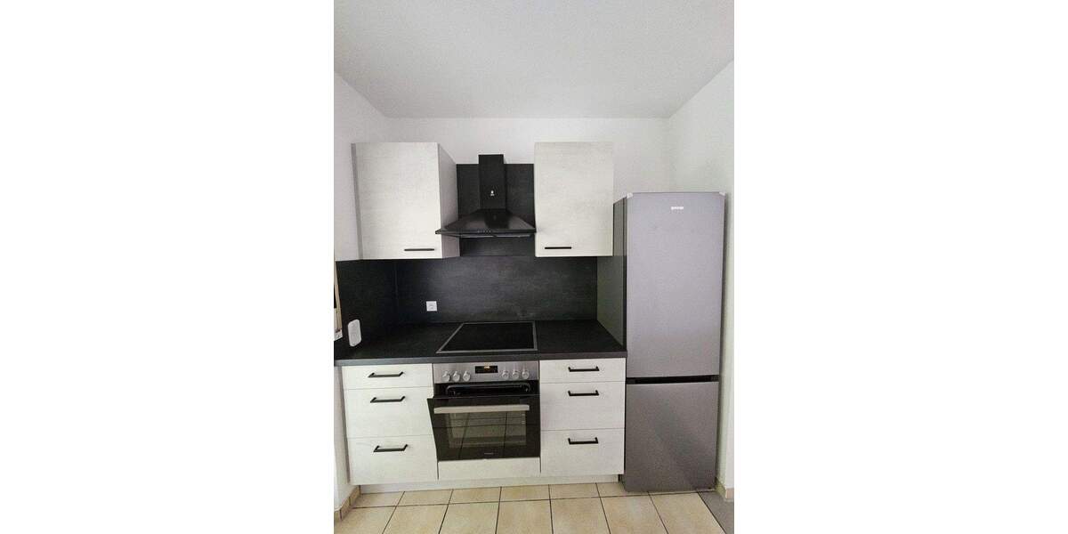 Balkon, EBK & Parkplatz zentral 3 zimmer