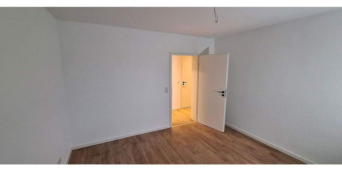 BüroPraxisfläche ca. 100 qm in Bad Soden kernsaniert, Bahnhofnähe, bis zu 4 KFZ Stellpl. zimmer