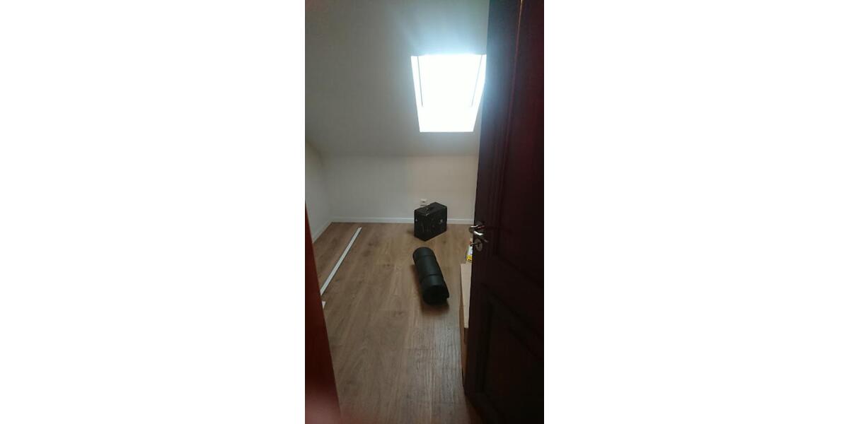 Dachgeschoßwohnung Schöneck - 4 Zimmer, 94 m&sup2;, 1.050&euro; | Angebot:25354710