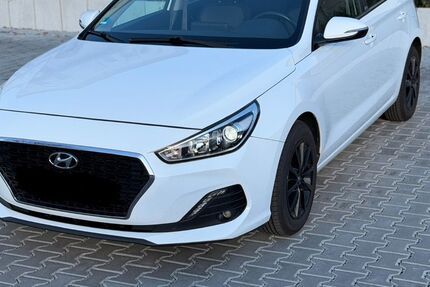 Hyundai i30 82.000 km 11.700 &euro; Karben 61184