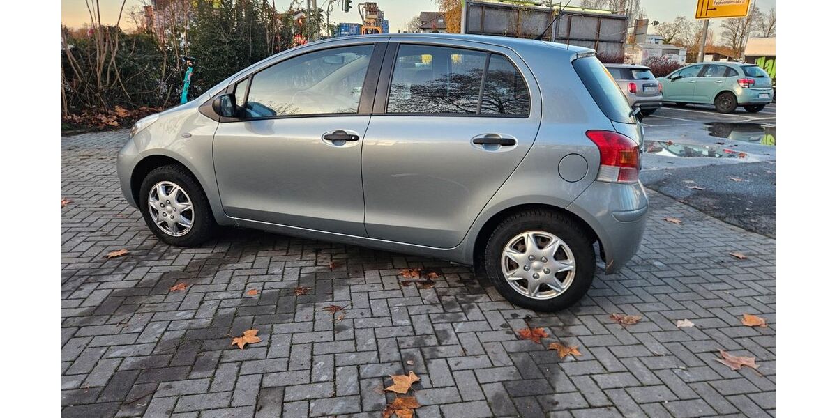 Toyota Yaris 111.000 km 3.990 &euro; Frankfurt amMain 60386