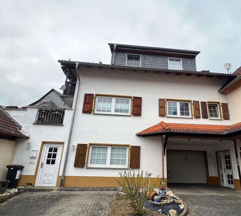 Haus zum Kaufen in Grävenwiesbach 369.900 € 325.15 m²