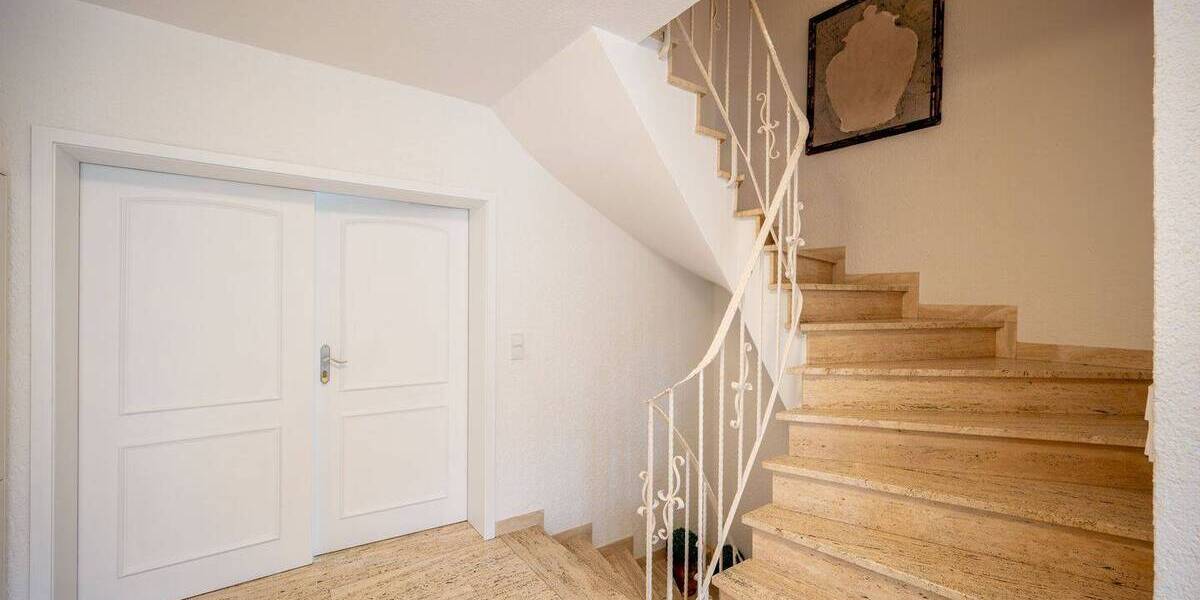 Einfamilienhaus Frankfurt am Main Nieder-Eschbach - 8 Zimmer, 291 m&sup2;, 1.285.000&euro; | Angebot:26685208