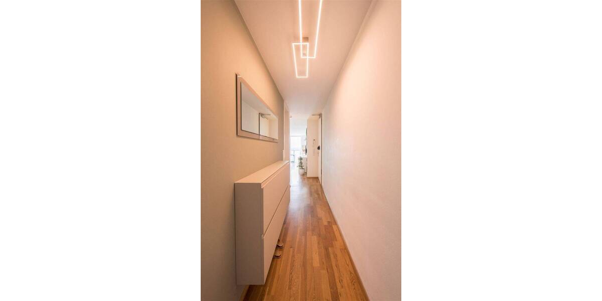 Moderne 3-Zimmerwohnung mit Panorama Skylineblick, EBK, Kellerabteil und TG-Platz! 3 zimmer