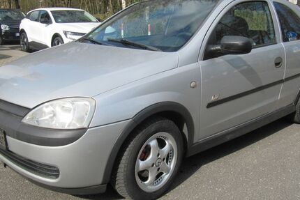 Opel Corsa 220.321 km 1.235 &euro; Schwalbach/Taunus 65824