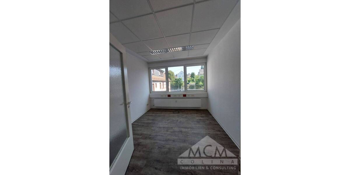 Gewerbeobjekt Frankfurt am Main / Niederursel Niederursel - 8 Zimmer, 236 m&sup2;, 2.500&euro; | Angebot:25749127