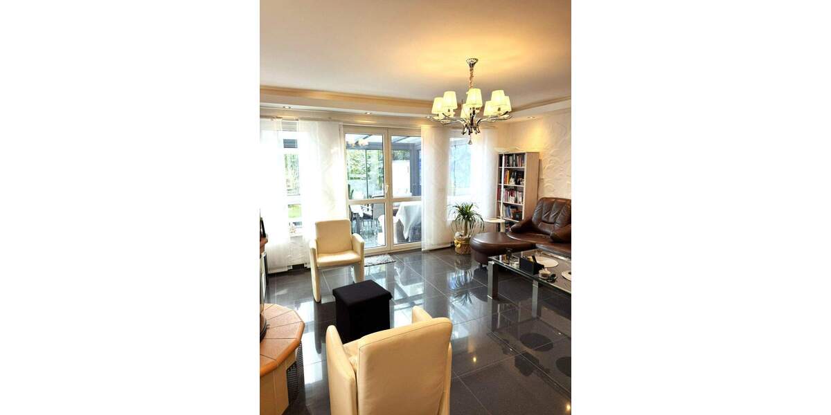 Frankfurt | Exklusives Einfamilienhaus mit Sauna, Kamin & Wintergarten – Privat 5 zimmer