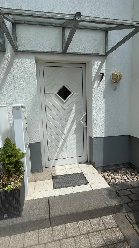 2 ZW mit EBK, Balkon und Terrasse sowie TG & Stellplatz zu verk.