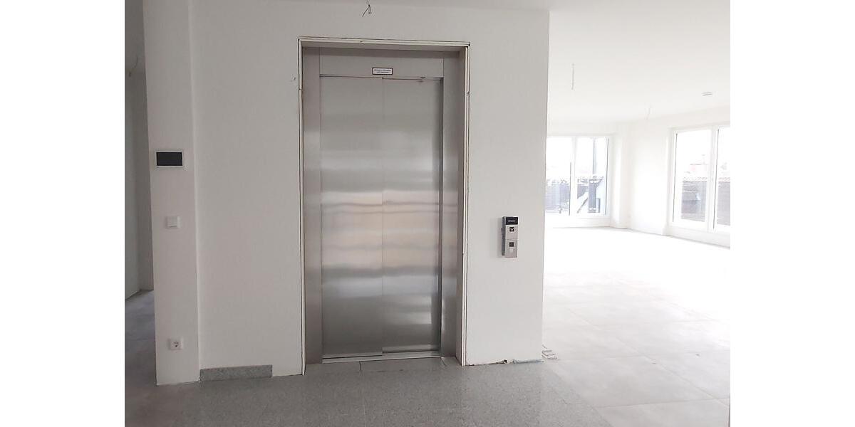 Erstbezug Luxuriöse Penthousewohnung mit 5 Zimmern, 2 Terrassen, Fußbodenheizung und eigenem Aufzug 5 zimmer