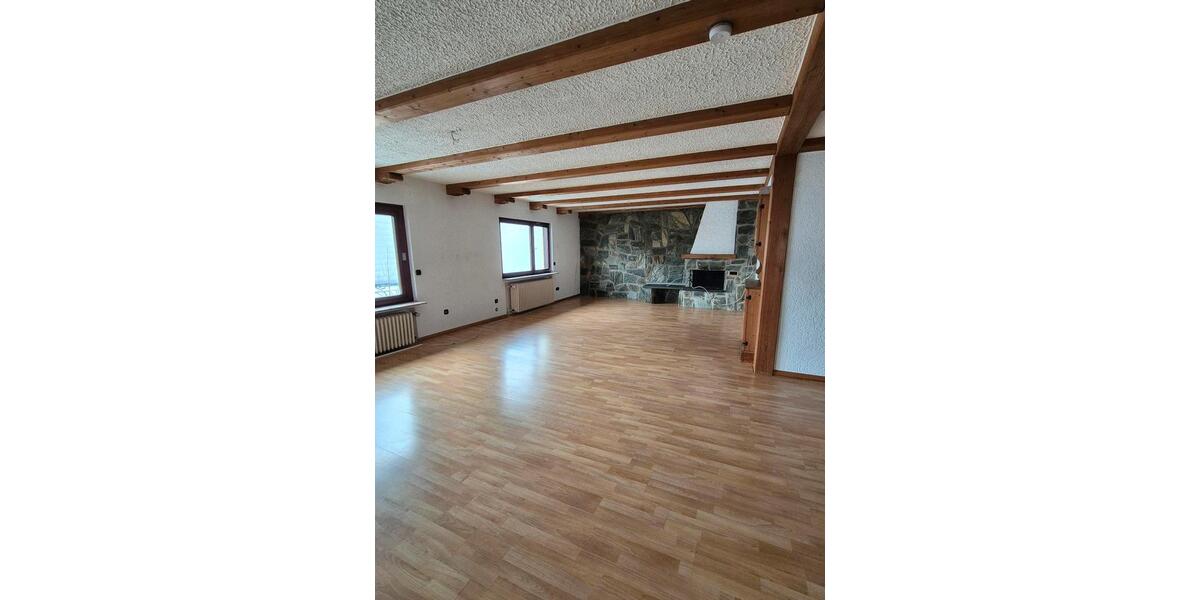 Etagenwohnung Langenselbold - 4 Zimmer, 140 m&sup2;, 1.260&euro; | Angebot:25323850