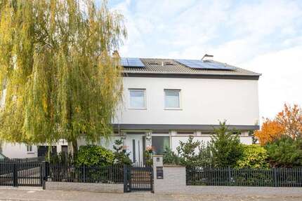 Haus zum Kaufen in Dreieich Götzenhain 1.450.000 € 378 m² 9 zimmer