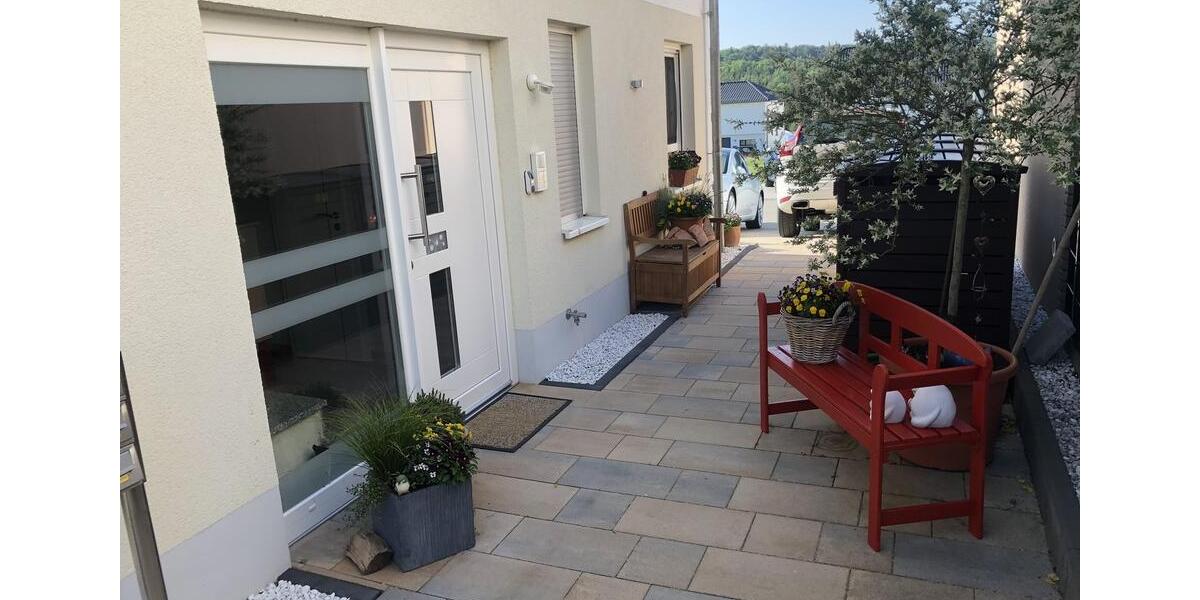 Exklusive 3-Zimmer Erdgeschosswohnung (141m²) mit Garten u. großer Terrasse in Usingen 3 zimmer