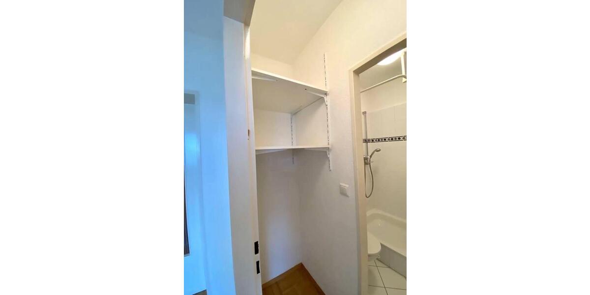 Dachgeschoßwohnung Frankfurt am Main Nied - 1.5 Zimmer, 28 m&sup2;, 730&euro; | Angebot:26425619