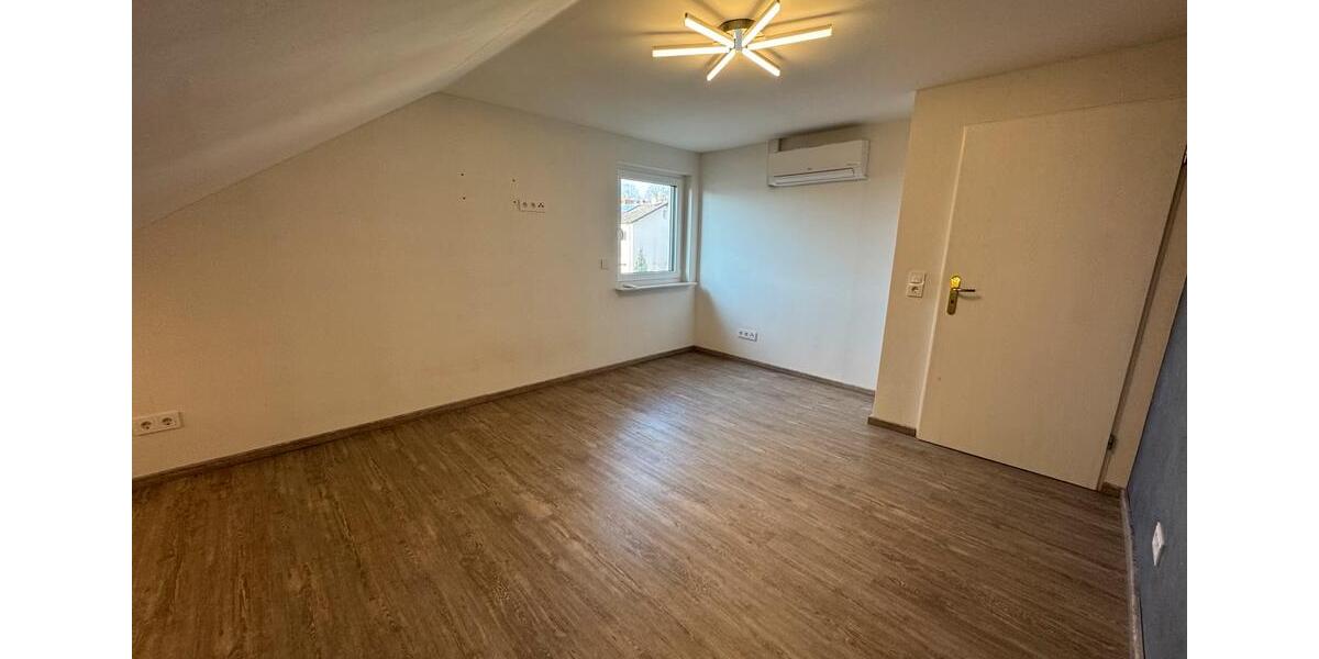 Klimatisierte 4-Zimmer-Dachgeschosswohnung 4 zimmer