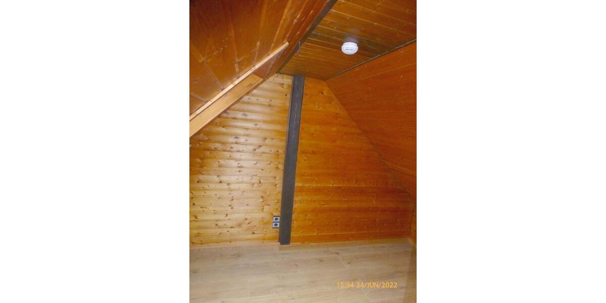 Dachgeschoßwohnung Niedernhausen - 3 Zimmer, 90 m&sup2;, 870&euro; | Angebot:26181056