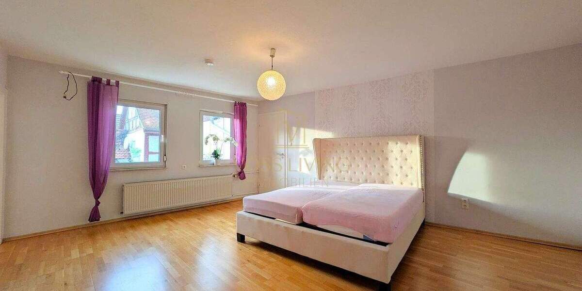 Großes potentialträchtiges Haus mit Garten, Balkon, 3 KFZ Stellplätzen, Keller und Nebengebäude 1 zimmer