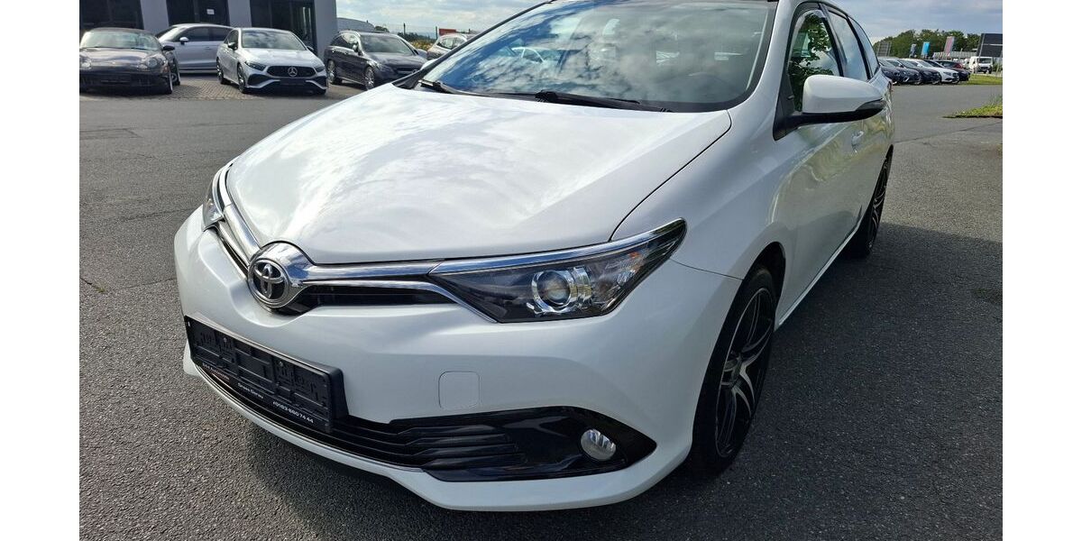 Toyota Auris 125.000 km 9.990 &euro; Gross Gerau 64521