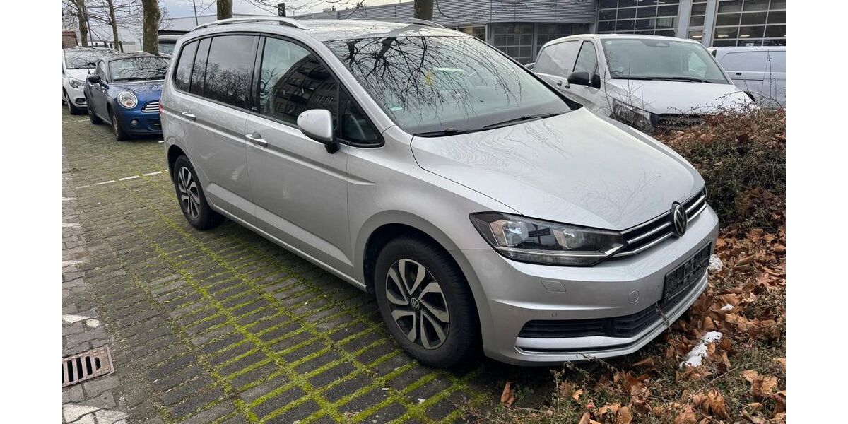 VW Touran 114.368 km 20.430 &euro; Rüsselsheim 65428