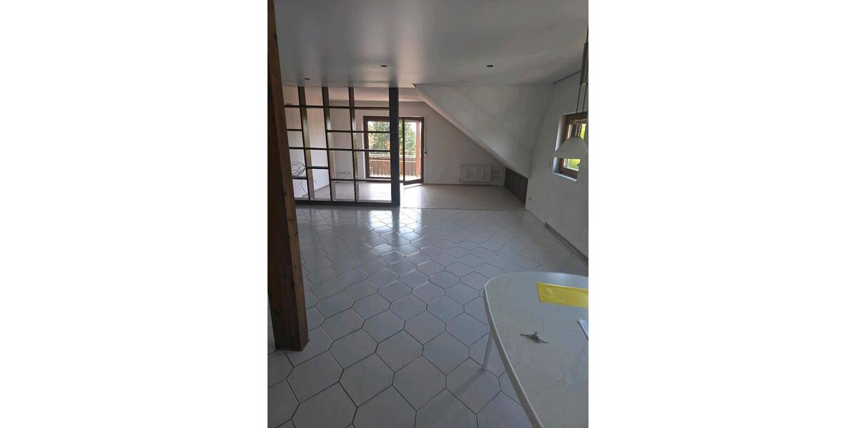 Dachgeschoßwohnung Hammersbach - 3 Zimmer, 110 m&sup2;, 1.100&euro; | Angebot:25025013
