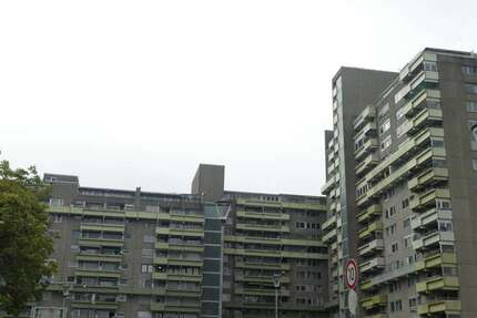 Wohnung zum Kaufen in Hattersheim am Main 295.000 € 178 m² 5.5 zimmer