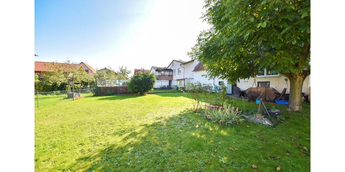 DIETZ: SANIERTE 4-Zimmer-Wohnung - 1. Obergeschoss im 2-Familienhaus! 12 Garage + 2 PKW-Außenplätze zimmer