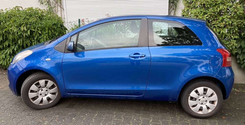 Toyota Yaris 102.751 km 3.200 &euro; Liederbach am Taunus 65835