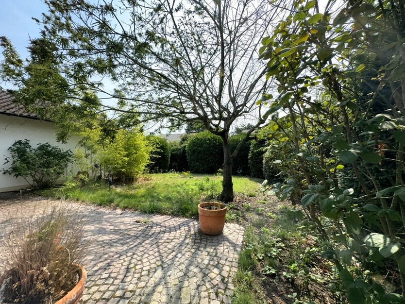 *Bungalow in ruhiger Wohnlage mit Erweiterungs- oder Neubaupotenzial*
