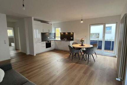 Helle, hochwertig sanierte 2-Zimmer-Wohnung (65 m²) mit Balkon & TG - Erstbezug, möbliert 2 zimmer