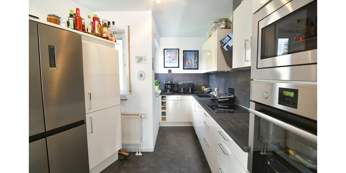 Schöne Wohnung mit 1a Infrastruktur + 2 TG Plätze 3 zimmer