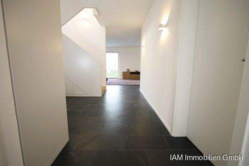 Einfamilienhaus Niederdorfelden - 7 Zimmer, 210 m&sup2;, 3.100&euro; | Angebot:24401392