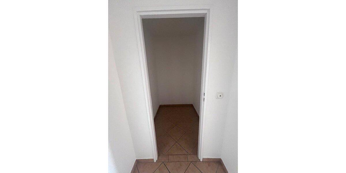Dachgeschoßwohnung Frankfurt am Main Unterliederbach - 3 Zimmer, 87 m&sup2;, 800&euro; | Angebot:26386400