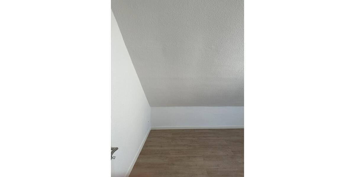 Dachgeschoßwohnung Flörsheim am Main - 2 Zimmer, 65 m&sup2;, 1.200&euro; | Angebot:25379370